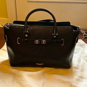 COACHF35689 BLAKE LEATHER CARRYALL smooth leather side panels•Gold tone hardware